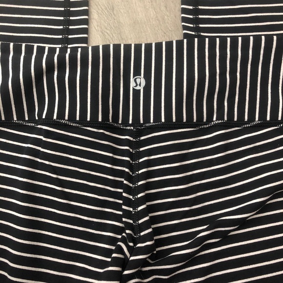 Lululemon crops  l   Size:6 - Picture 3 of 4